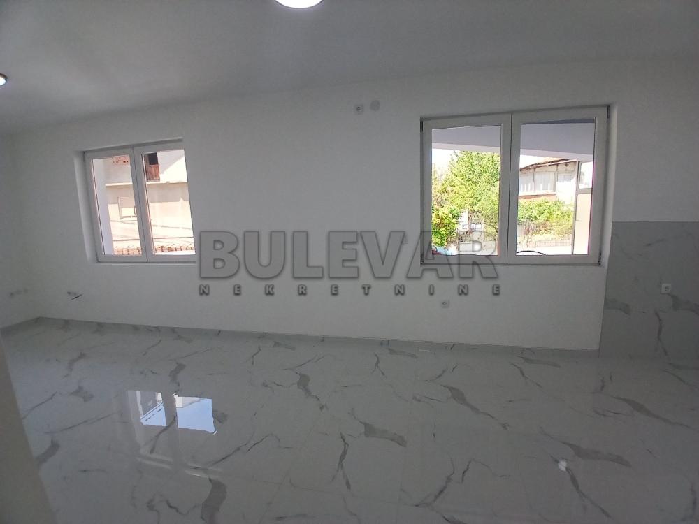 Slika 10 - Cetinjska,  Lokal za izdavanje, 150m2, 1.200€