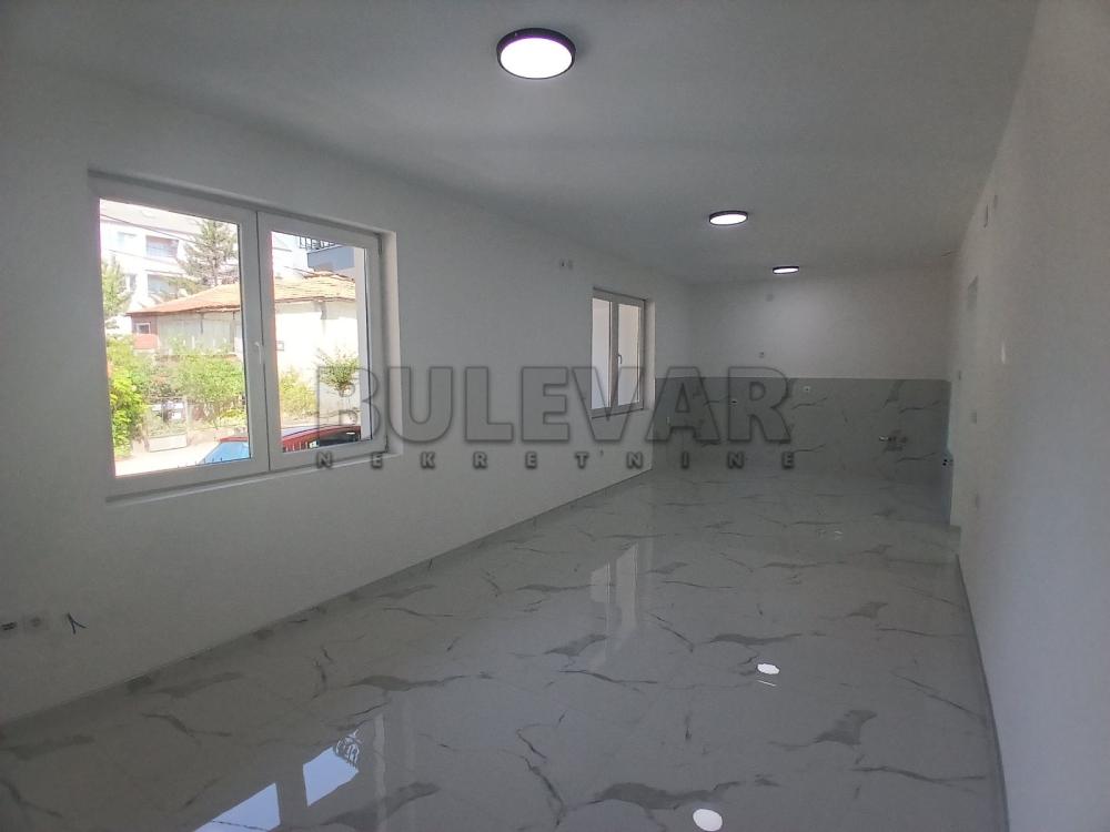 Slika 9 - Cetinjska,  Lokal za izdavanje, 150m2, 1.200€