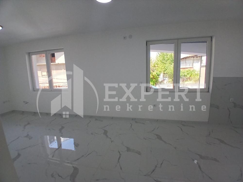 Slika 10 - Cetinjska,  Lokal za izdavanje, 150m2, 1.200€
