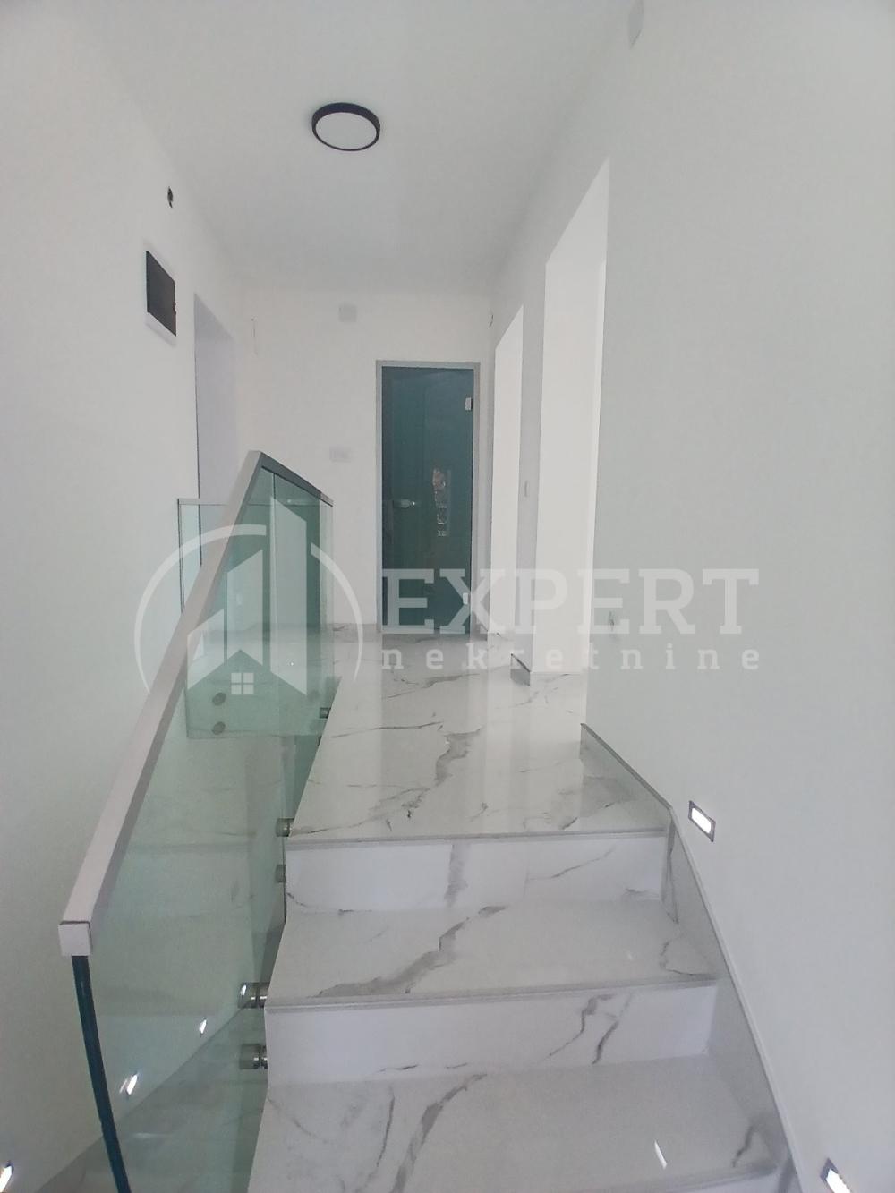 Slika 6 - Cetinjska,  Lokal za izdavanje, 150m2, 1.200€