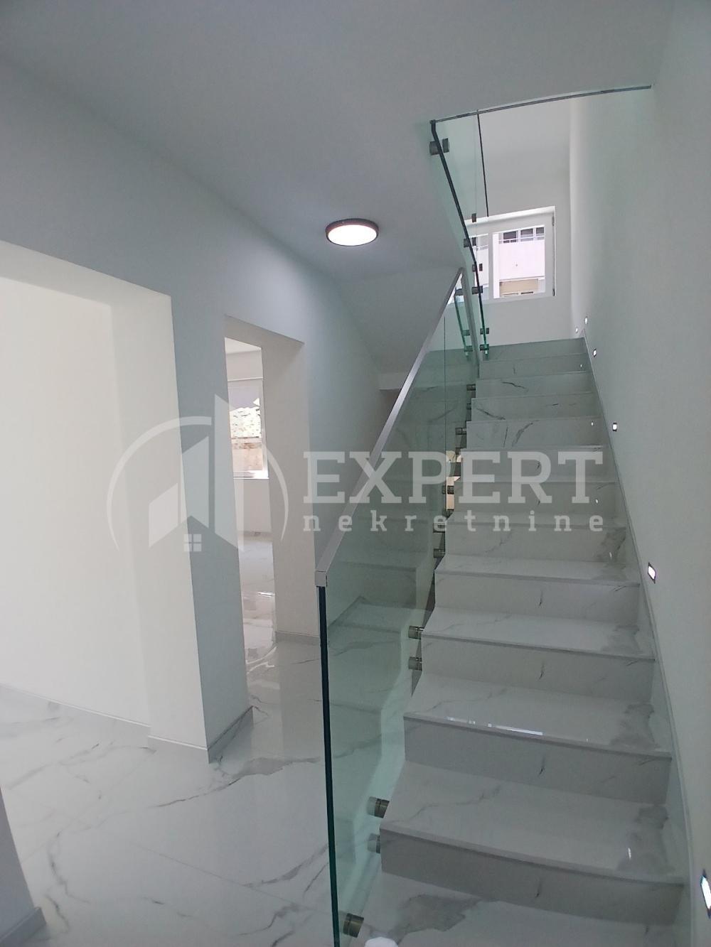 Slika 8 - Cetinjska,  Lokal za izdavanje, 150m2, 1.200€