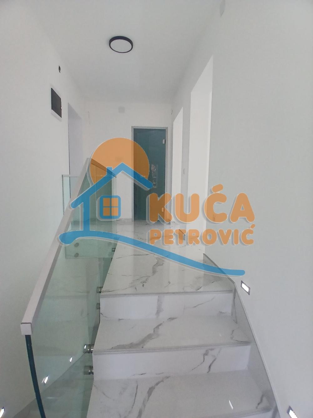 Slika 6 - Cetinjska,  Lokal za izdavanje, 150m2, 1.200€