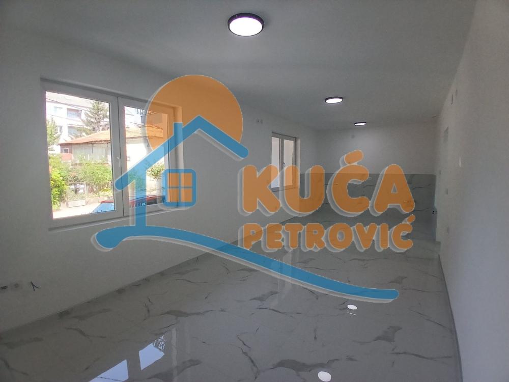 Slika 9 - Cetinjska,  Lokal za izdavanje, 150m2, 1.200€