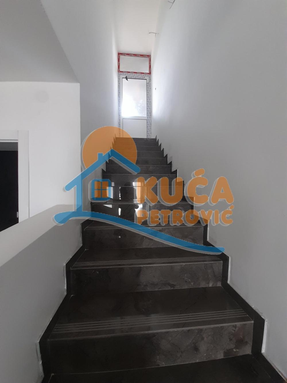 Slika 8 - Gornji Matejevac,  Kuća na prodaju, 350m2, 350.000€