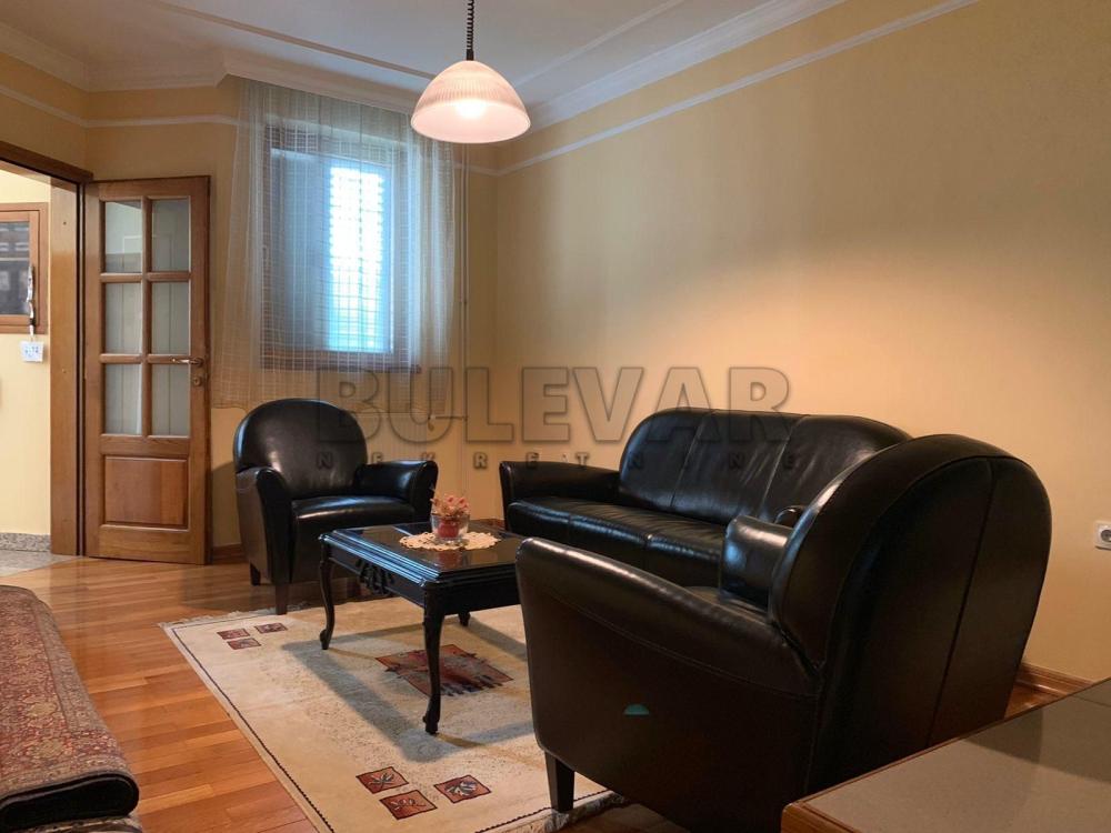 Slika 9 - Jesenjinova,  Kuća za izdavanje, 290m2, 1.250€