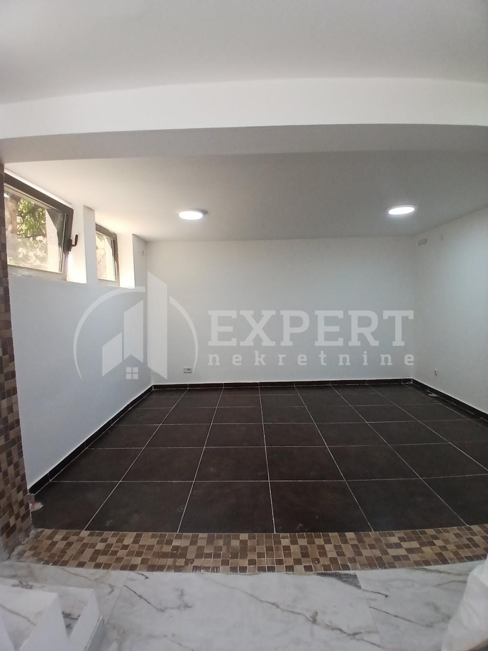 Slika 1 - Nade Tomić,  Lokal za izdavanje, 30m2, 300€