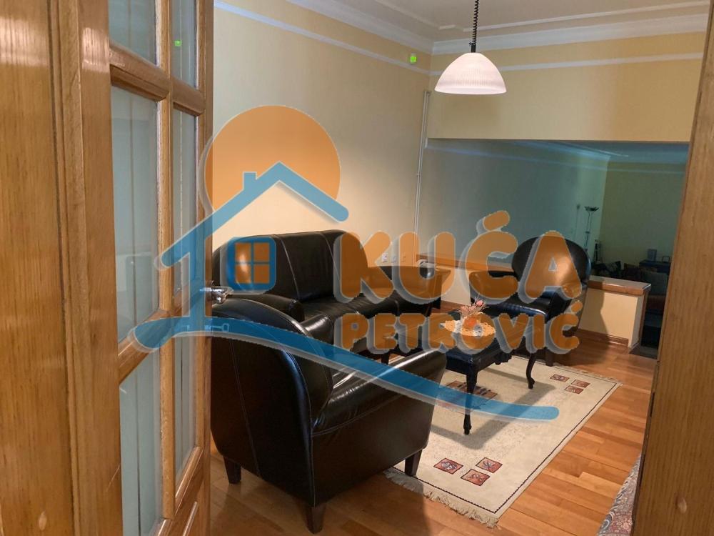 Slika 8 - Jesenjinova,  Kuća za izdavanje, 290m2, 1.250€