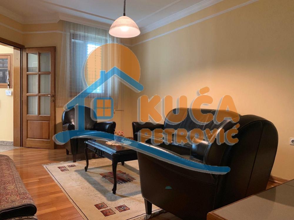 Slika 9 - Jesenjinova,  Kuća za izdavanje, 290m2, 1.250€