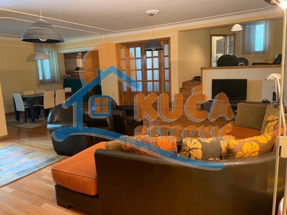 Slika 5 - Jesenjinova,  Kuća za izdavanje, 290m2, 1.250€