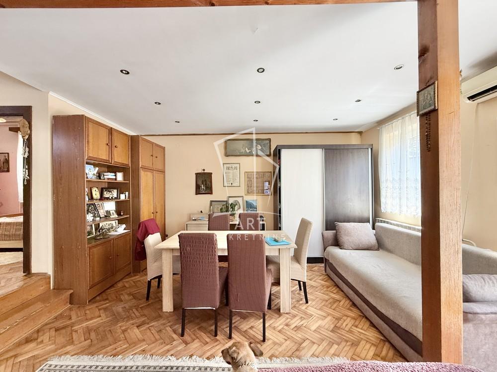 Slika 4 - Predraga Simića,  Kuća na prodaju, 245m2, 315.000€