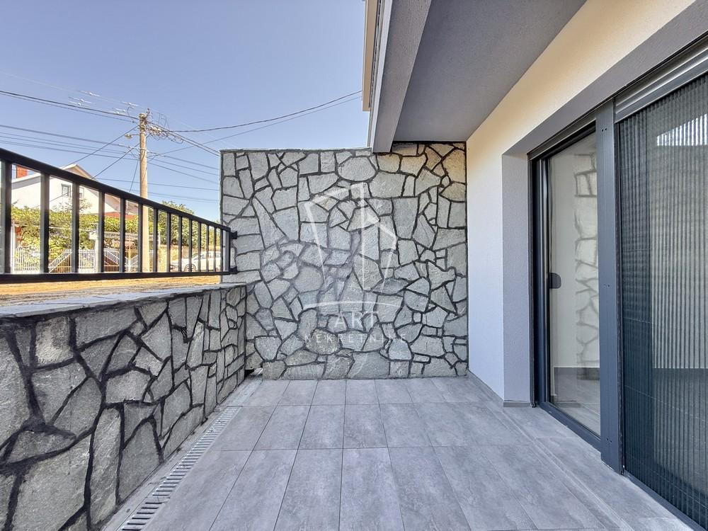 Slika 2 - Doljanska (Sremčica), Dvoiposoban stan na prodaju, 64m2, 106.000€