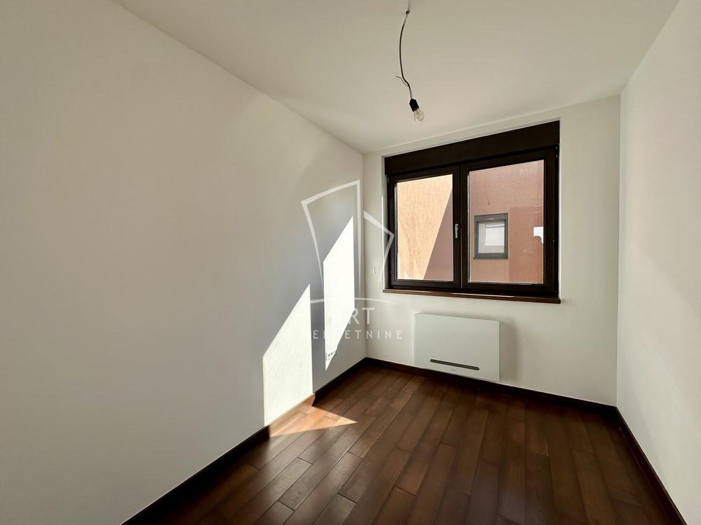 Slika 11 - Loznička, Četvorosoban stan na prodaju, 119m2, 560.000€