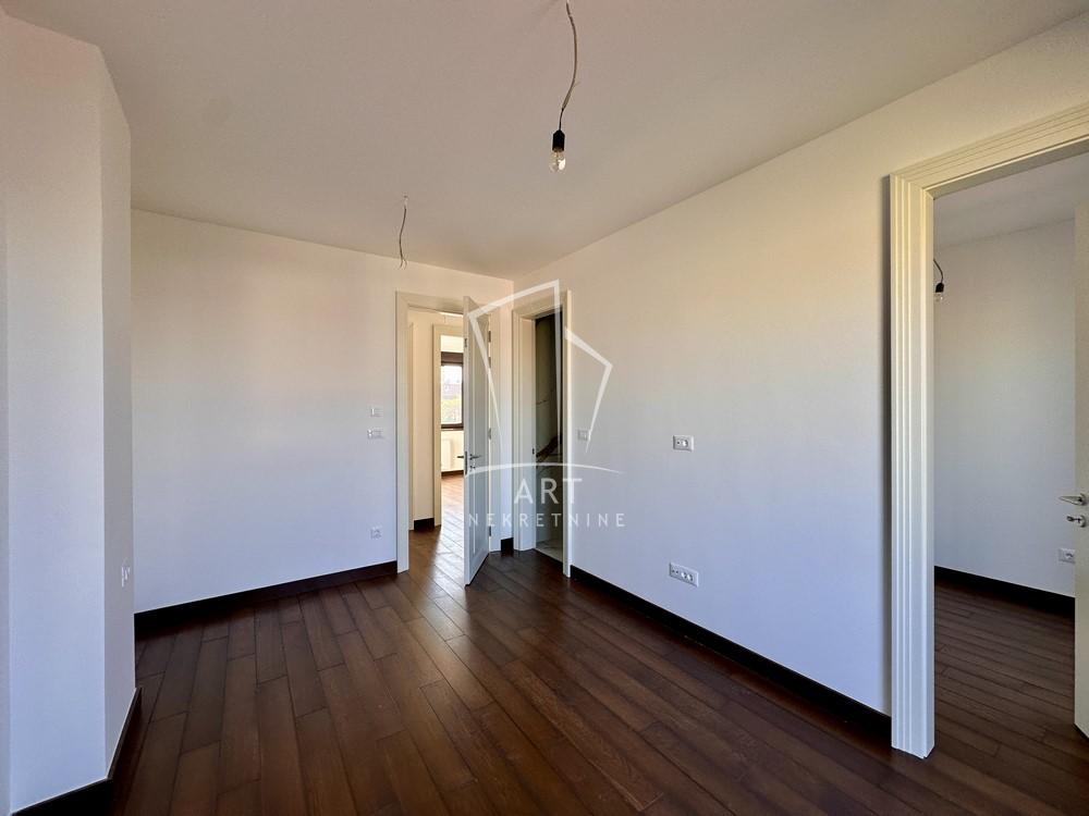 Slika 7 - Loznička, Četvorosoban stan na prodaju, 119m2, 560.000€