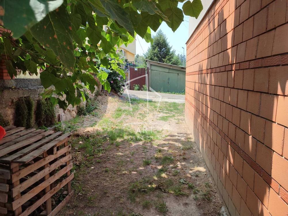 Slika 1 - Sestara Bukumirović,  Kuća na prodaju, 270m2, 460.000€