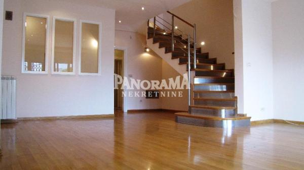 Slika 1 - Aleksandra Tirnanića Tirketa,  Kuća na prodaju, 215m2, 750.000€