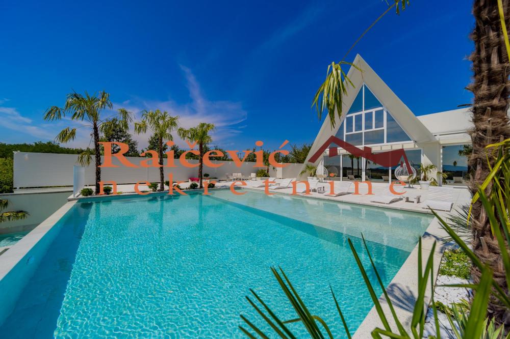 Slika 1 - Mali Pozarevac,  Kuća na prodaju, 360m2, 759.000€