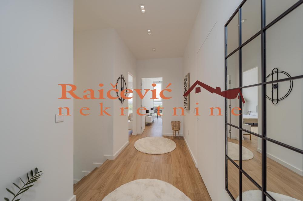 Slika 10 - Mali Pozarevac,  Kuća na prodaju, 360m2, 759.000€