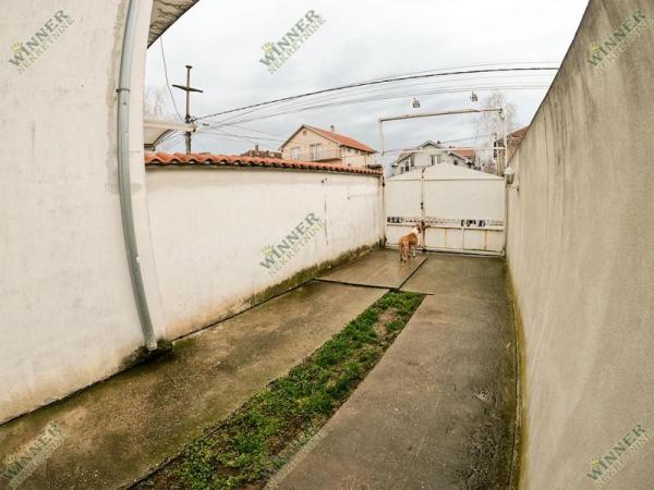 Slika 1 - Isidora Stojanovića,  Kuća na prodaju, 240m2, 239.000€