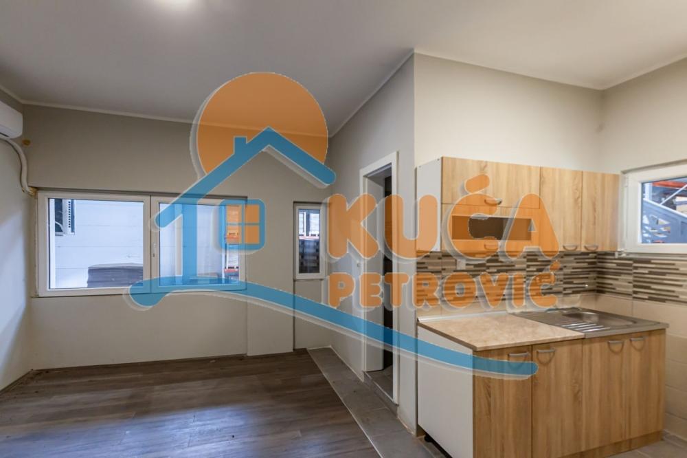 Slika 9 - Šumadijska,  Lokal za izdavanje, 2000m2, 8.000€