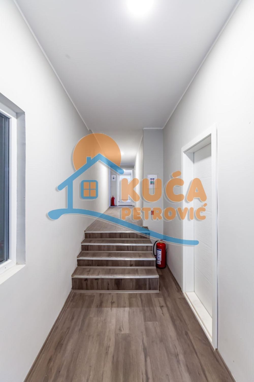 Slika 7 - Šumadijska,  Lokal za izdavanje, 2000m2, 8.000€