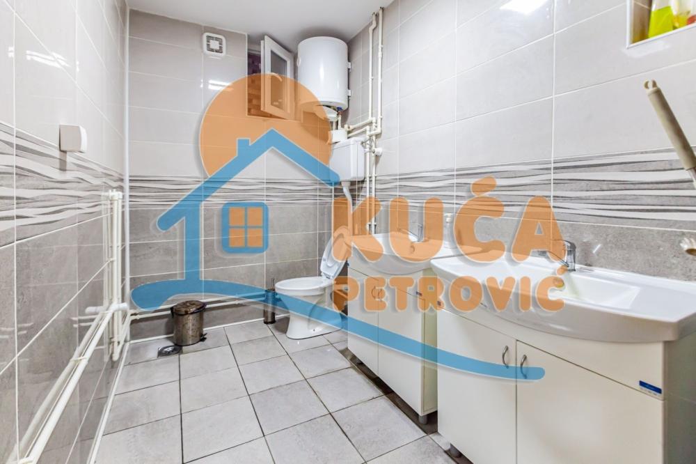Slika 6 - Šumadijska,  Lokal za izdavanje, 2000m2, 8.000€