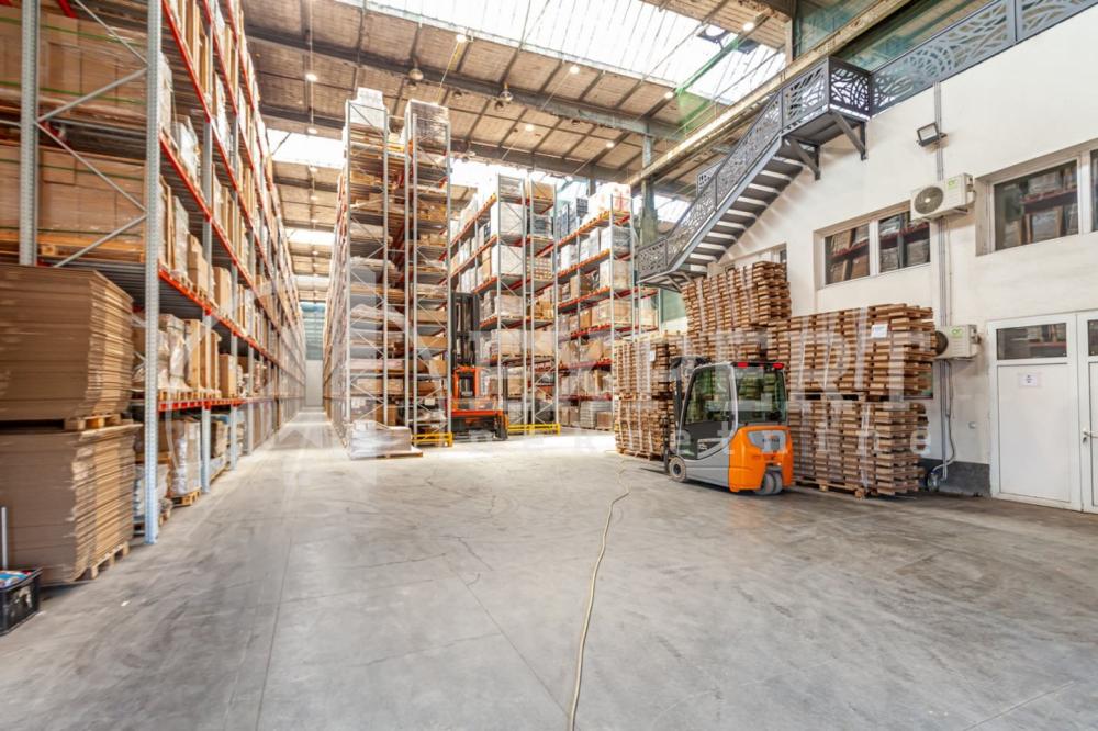 Slika 3 - Šumadijska,  Lokal za izdavanje, 2000m2, 8.000€