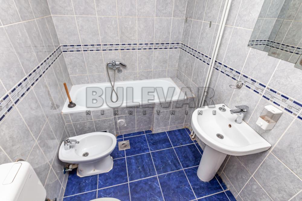 Slika 8 - Stara železnička kolonija, Četvorosoban stan na prodaju, 108m2, 159.000€