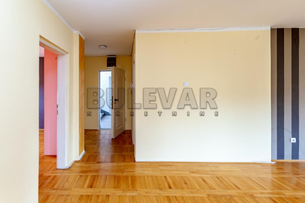 Slika 9 - Stara železnička kolonija, Četvorosoban stan na prodaju, 108m2, 159.000€