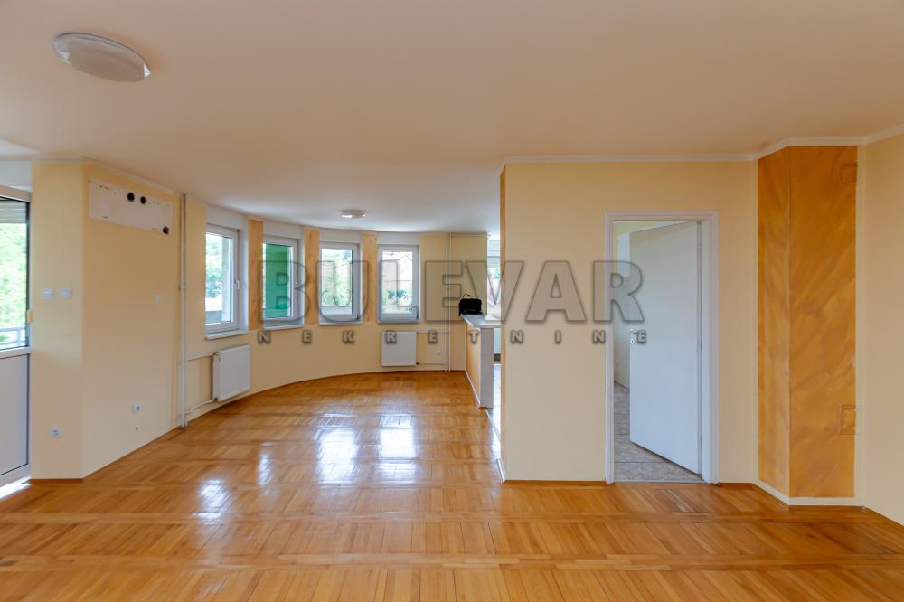 Slika 2 - Stara železnička kolonija, Četvorosoban stan na prodaju, 108m2, 159.000€