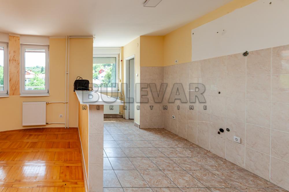 Slika 4 - Stara železnička kolonija, Četvorosoban stan na prodaju, 108m2, 159.000€