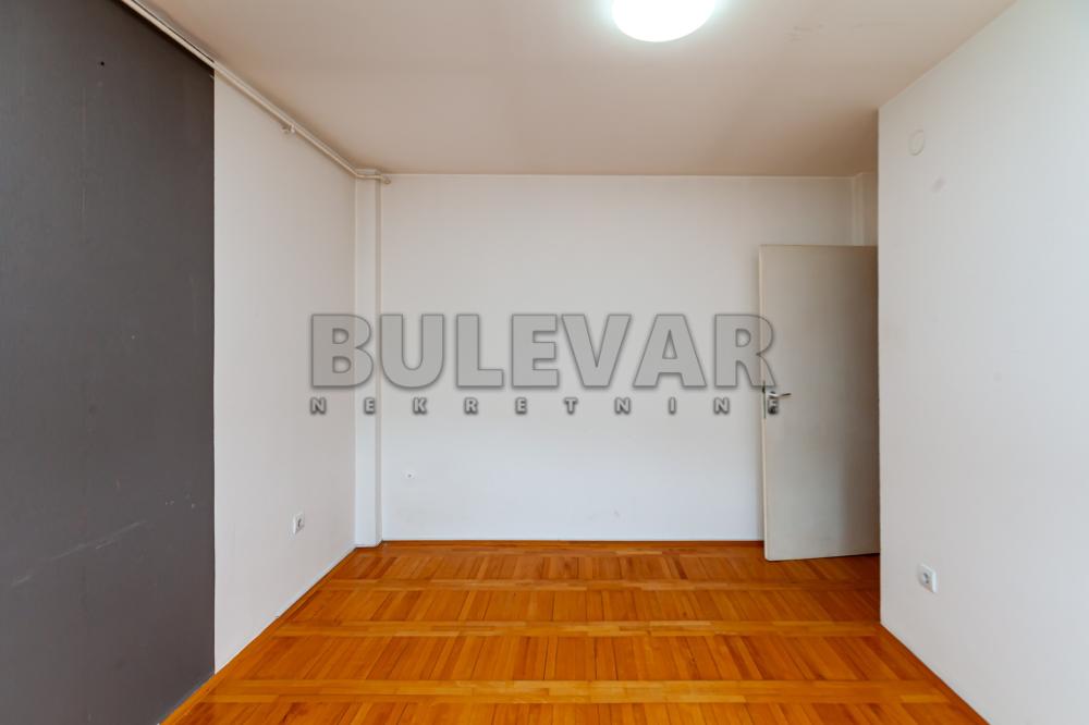 Slika 7 - Stara železnička kolonija, Četvorosoban stan na prodaju, 108m2, 159.000€