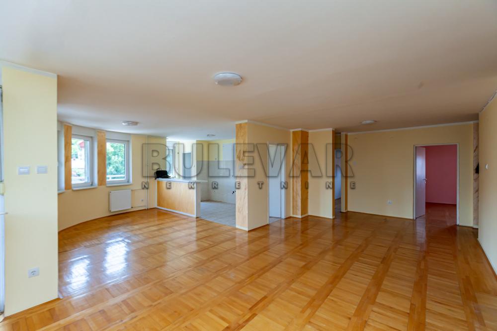 Slika 1 - Stara železnička kolonija, Četvorosoban stan na prodaju, 108m2, 159.000€