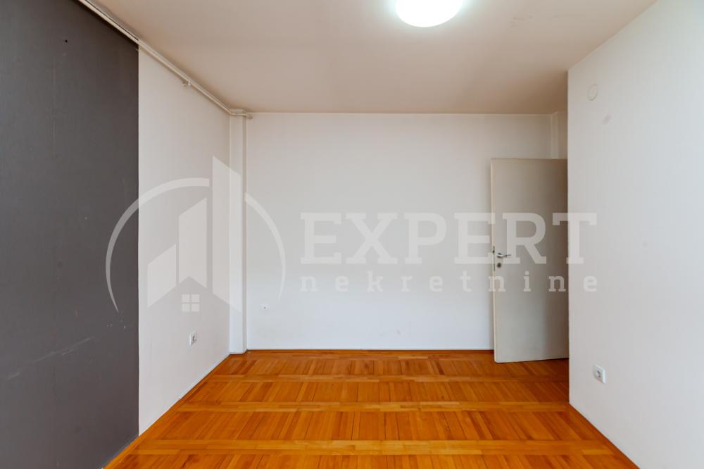 Slika 7 - Stara železnička kolonija, Četvorosoban stan na prodaju, 108m2, 159.000€