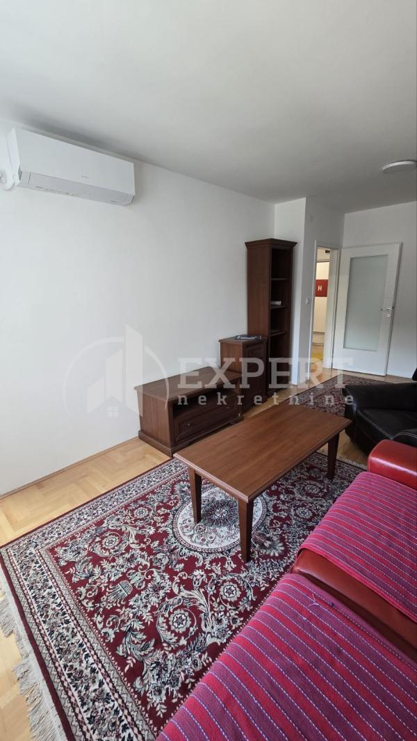 Glavna slika -Cara Dušana, Jednoiposoban stan za izdavanje, 52m2, 400€