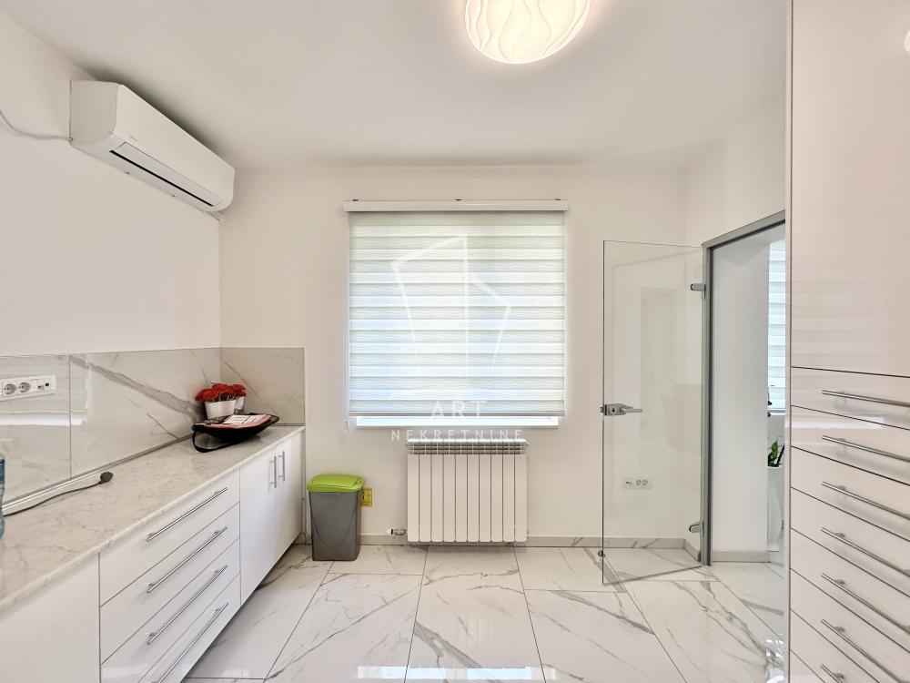 Slika 5 - Beogradska, Četvoroiposoban stan za izdavanje, 104m2, 2.200€