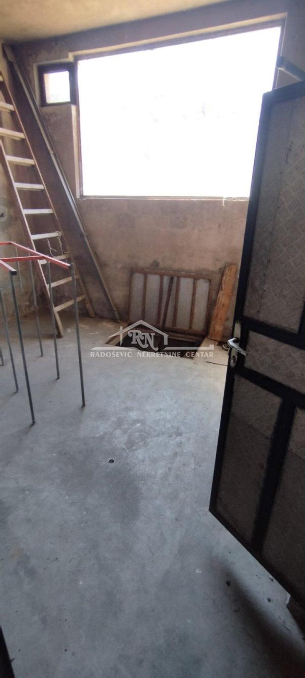 Slika 2 - Ugrinovačka,  Lokal za izdavanje, 60m2, 600€