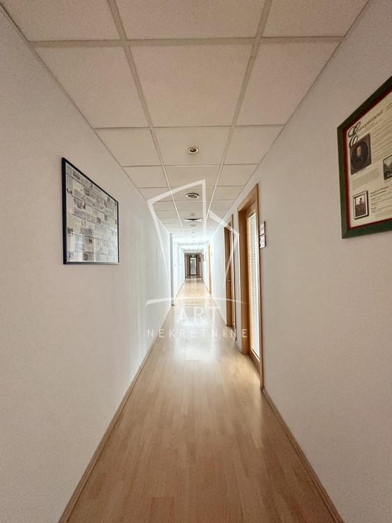 Slika 4 - Bulevar Zorana Đinđića,  Lokal za izdavanje, 1266m2, 16.458€