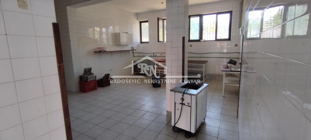 Slika 2 - Ugrinovačka,  Lokal za izdavanje, 150m2, 1.500€