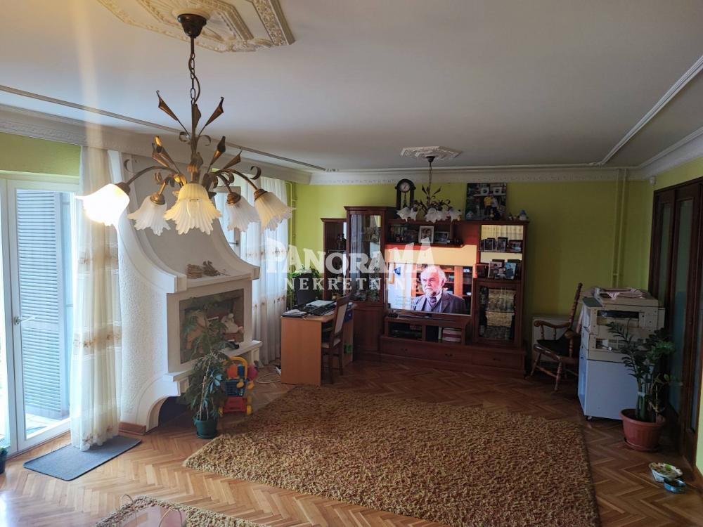 Slika 1 - Oslobođenja,  Kuća na prodaju, 390m2, 650.000€