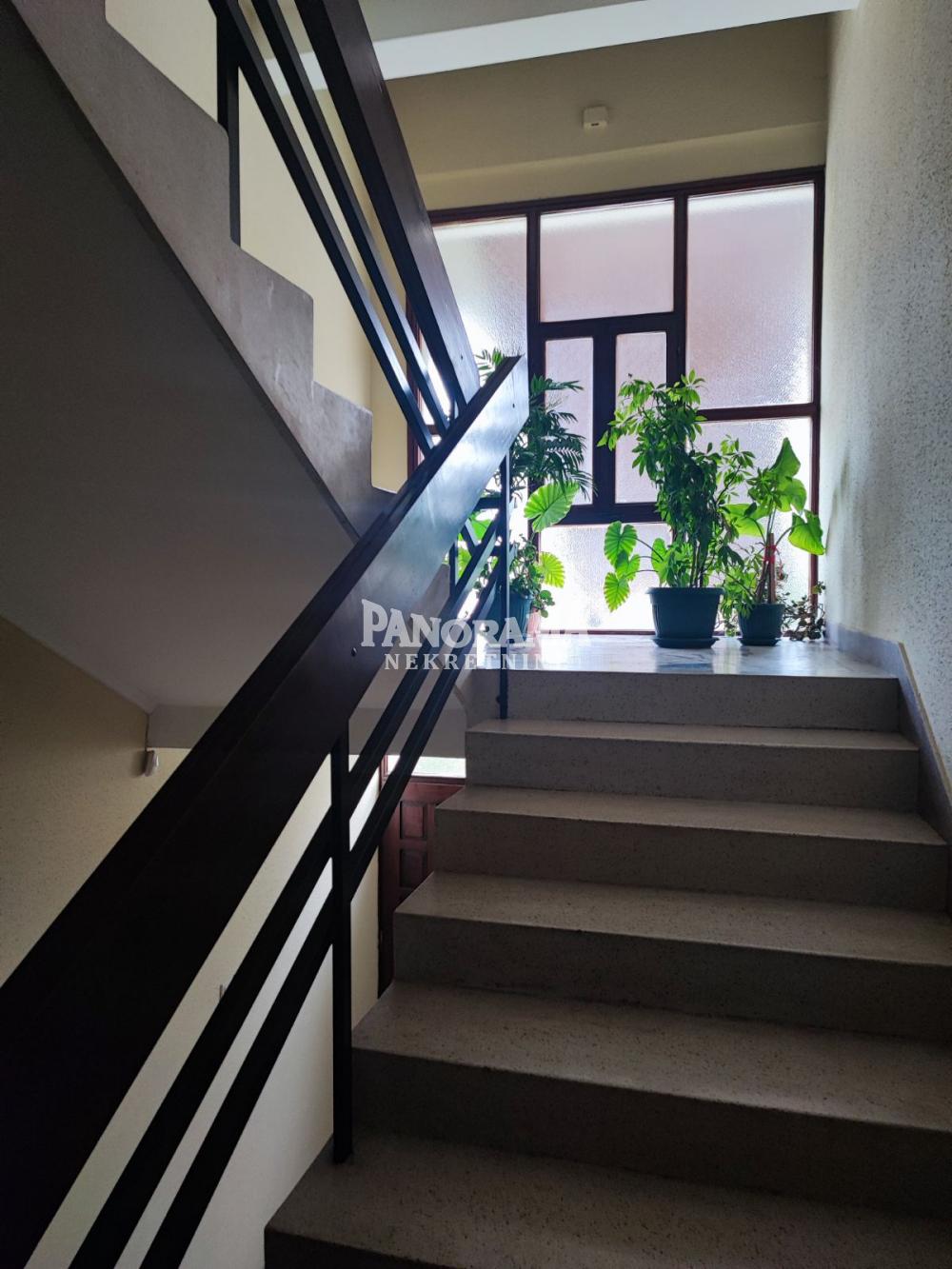 Slika 2 - Oslobođenja,  Kuća na prodaju, 390m2, 650.000€