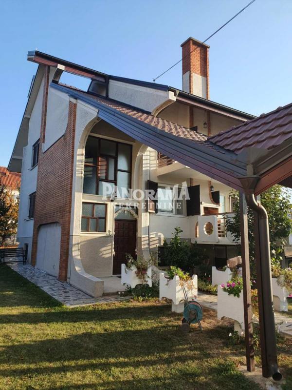 Slika 6 - Oslobođenja,  Kuća na prodaju, 390m2, 650.000€