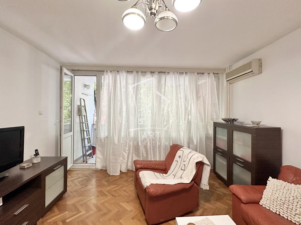 Slika 2 - Bulevar Kralja Aleksandra, Dvoiposoban stan za izdavanje, 73m2, 700€