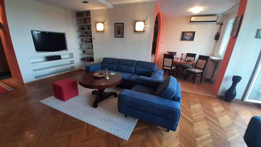 Slika 1 - Bulevar Mihajla Pupina, Četvorosoban stan za izdavanje, 100m2, 800€