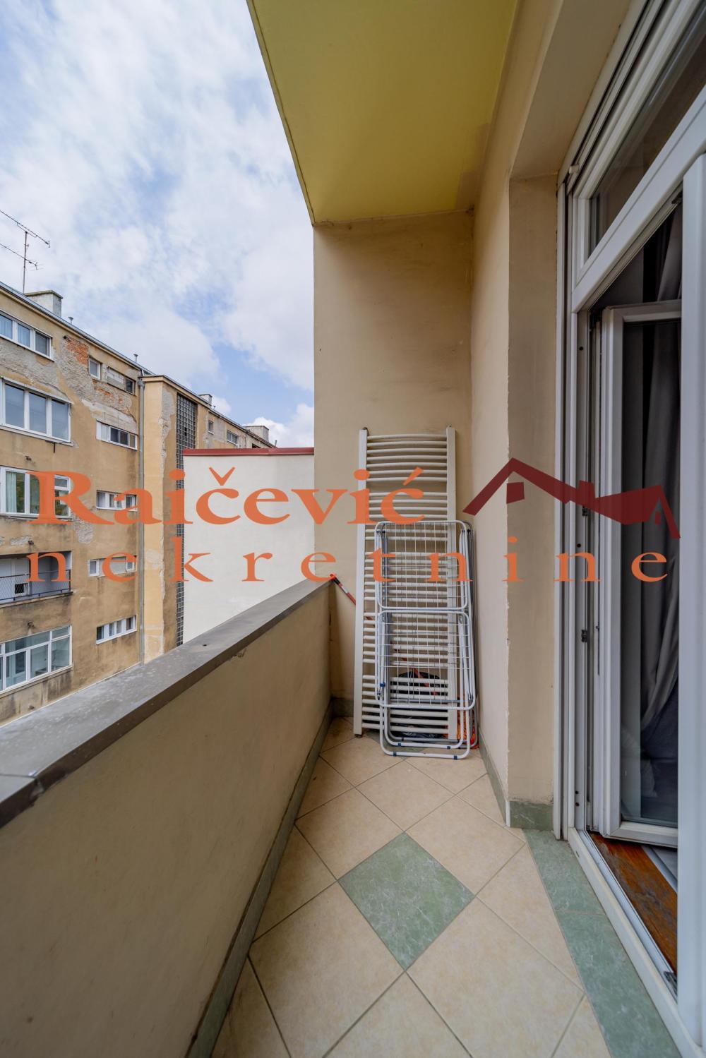 Slika 2 - Admirala Geprata, Trosoban stan na prodaju, 83m2, 330.000€