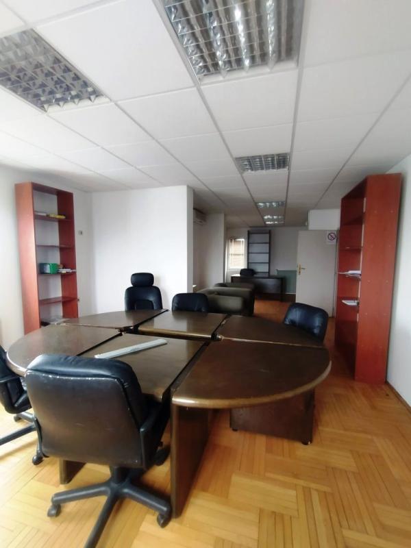 Slika 2 -  Lokal za izdavanje, 165m2, 900€