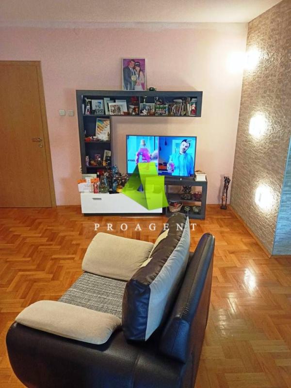 Slika 1 -  Kuća na prodaju, 270m2, 165.000€