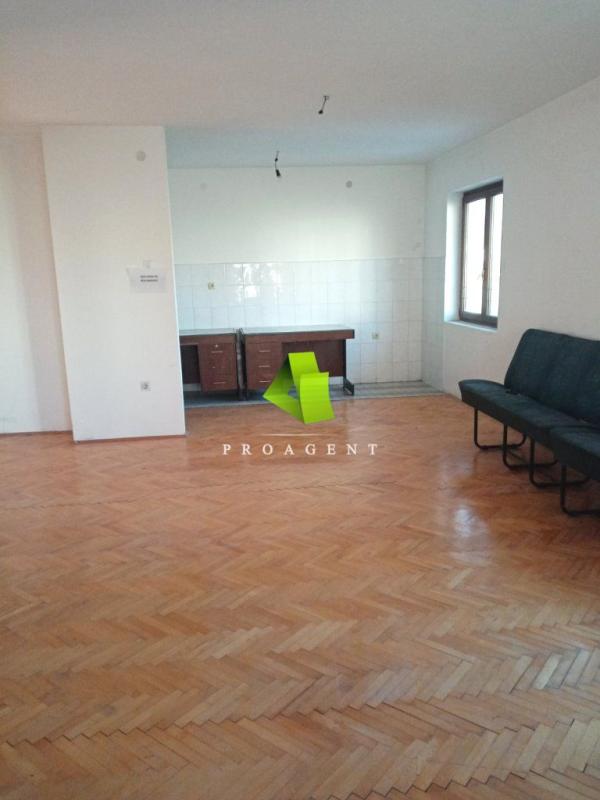 Slika 1 -  Lokal za izdavanje, 250m2, 500€