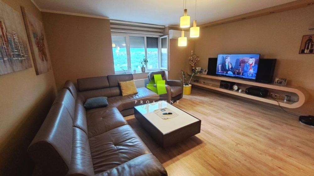 Slika 1 - Četvorosoban stan na prodaju, 106m2, 240.000€