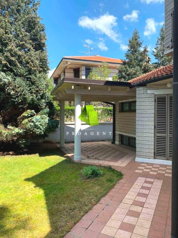 Slika 2 -  Kuća za izdavanje, 240m2, 1.200€