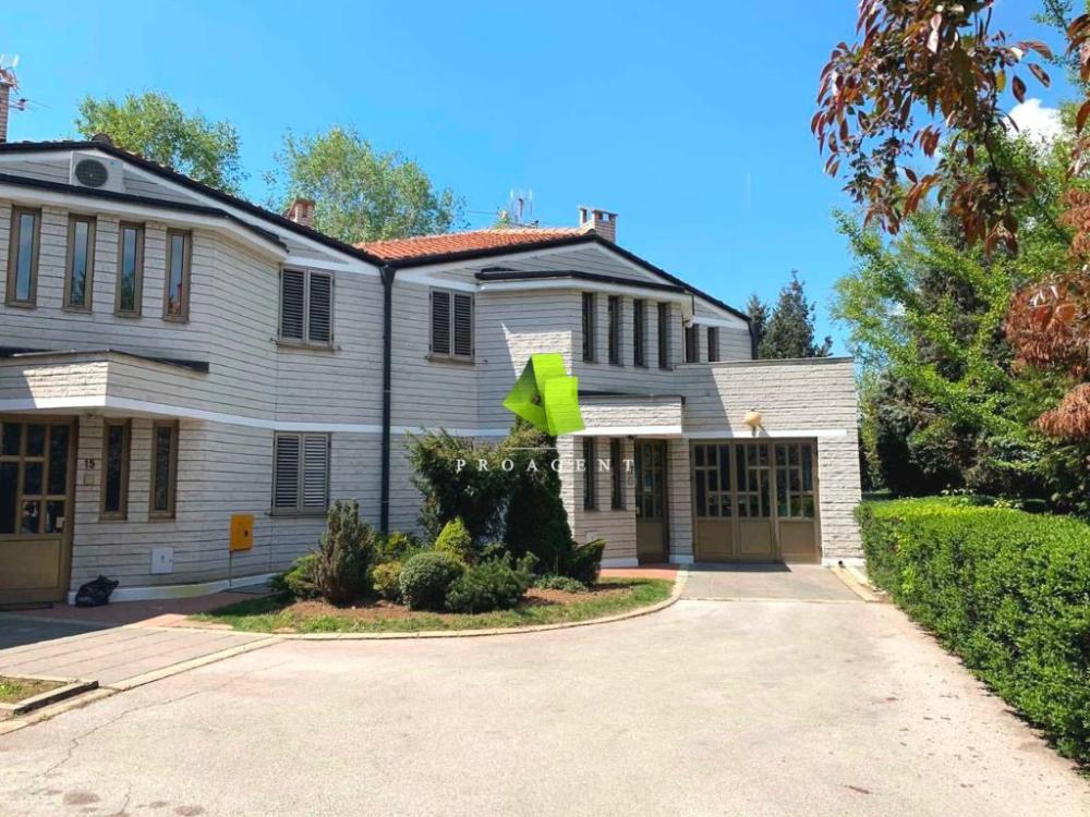 Glavna slika - Kuća za izdavanje, 240m2, 1.200€